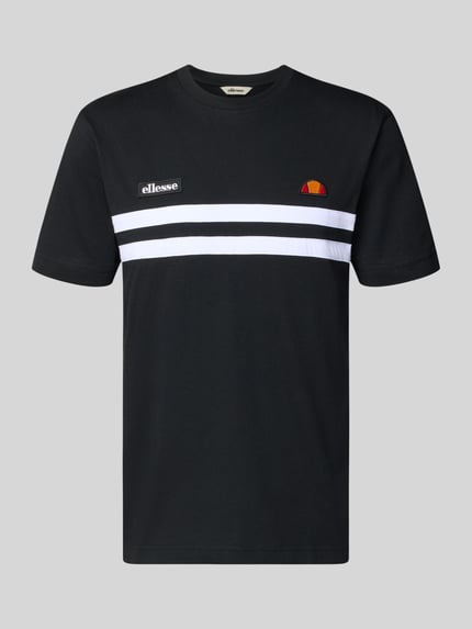 Produktfoto, T-Shirt mit Label-Stitchings Modell 'VENIRE' von Ellesse, czarny męski t-shirt z bawełny, krój regular fit, okrągły dekolt, długość tyłu w rozmiarze M 66 cm, proste białe paski, gładka faktura