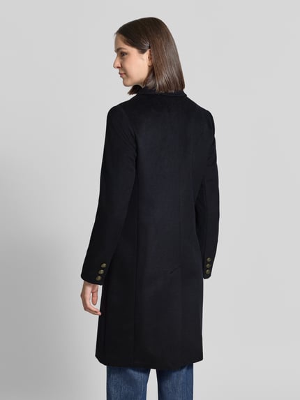 Modelka nosi czarny Regular Fit płaszcz aus Woll-Kaschmir-Mix von Lauren Ralph Lauren, gładka tekstura, tył całej sylwetki.