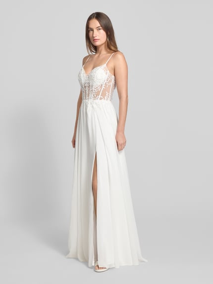 Vrouwenmodel draagt Regular Fit Brautkleid met bloemenkant van Luxuar, semitransparant, spaghettibandjes, witte tinten, voorkant volledige lichaamsopname.