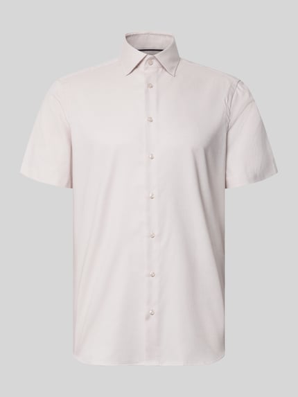 Produktfoto, Regular Fit Business-Hemd mit Kentkragen von Christian Berg Men aus reiner Baumwolle, kurzärmelig, hell, glatte Textur