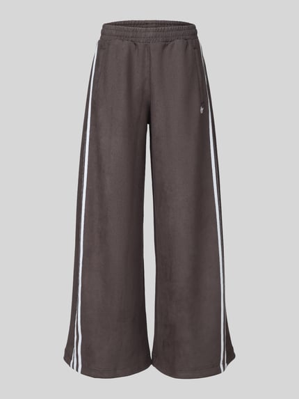 adidas Originals Regular Fit Sweathose mit Kontraststreifen Schoko 2