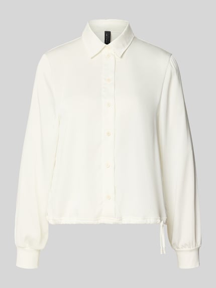 Produktfoto, Regular Fit Bluse mit Tunnelzug von Marc Cain in Creme mit Hemdblusenkragen, Knopfleiste, glatter Textur, Rückenlänge 55 cm, Ärmellänge 63 cm bei Größe 36.