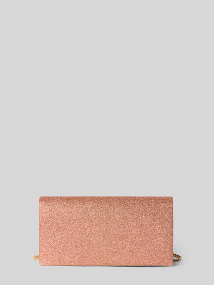 Produktfoto, Umhängetasche mit Schultergurt in Gliederketten-Optik von Jake*s Cocktail, schimmerndes Design in Rosé, Magnetverschluss, Hauptfach, zusätzliches Fach innen, Maße: Breite 20 cm, Länge 10 cm, Tiefe 5 cm, Länge Schulterriemen 112 cm.