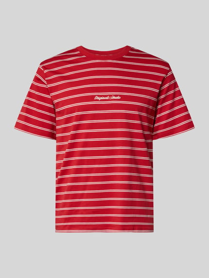 Produktfoto, T-Shirt mit Streifenmuster und Rundhalsausschnitt von Jack & Jones in Rot mit weißen Streifen, reine Baumwolle, Regular Fit, Rückenlänge 62 cm bei Größe M.