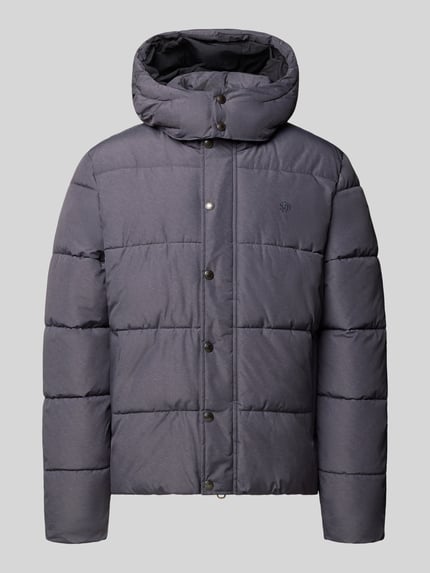 Produktfoto, Steppjacke mit Kapuze und Reißverschluss von Superdry in Grau, sichtbare Knopfleiste, wattierte Struktur, Regular Fit, glatte Oberfläche