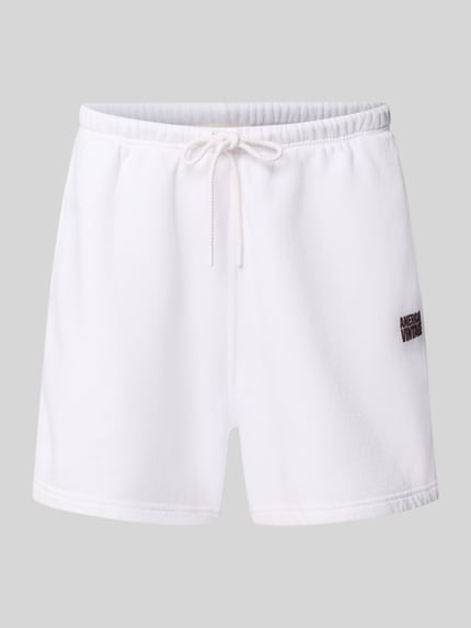 Produktfoto, Shorts mit Logo Modell 'PLIZZY' von American Vintage aus Reine Baumwolle im Relaxed-Fit, Weiß, Logo, Tunnelzug, Kontext: Herren Shorts, Bundweite bei Größe M 38 cm, Innenbeinlänge 10 cm, strukturierte Baumwoll-Textur