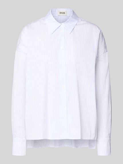 Produktfoto, Relaxed Fit Bluse mit verlängertem Rückenteil Modell 'CLOELIA' von Drykorn, reine Baumwolle, hellblau, Hemdblusenkragen, glatte Textur