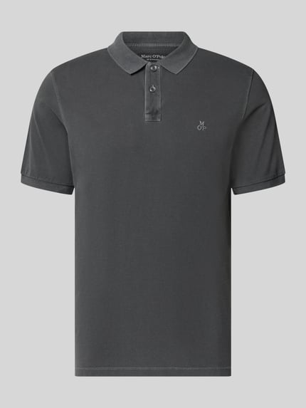 Produktfoto, Poloshirt aus Baumwolle von MARC O’POLO DENIM in dunklem Grau, kurze Knopfleiste, Logo-Stickerei, piqué Textur, gerader Schnitt, Bio-Anteil