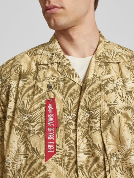 Alpha Industries Relaxed Fit Freizeithemd mit Pattentasche Modell 'Honolulu' Beige 3