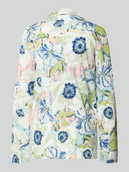 Frauenmodel trägt Relaxed Fit Pyjama-Oberteil mit Brusttasche von Christian Berg Woman, florales Muster, Baumwoll-Modal-Mix, Langärmelig, Reverskragen, Knopfleiste, Ganzkörperansicht Rückansicht.