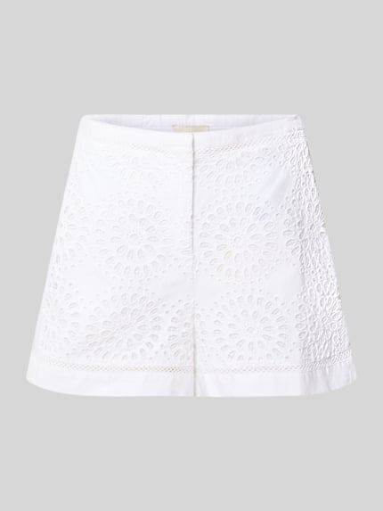Productfoto, Straight Fit Shorts met floralem Loch-Stitching model 'Fiorenza' van Stefanel, puur katoen, haakjes- en ritssluiting, bandwijdte maat S 40 cm, binnenbeenlengte 10 cm, wit met bloemenmotief, licht gestructureerd oppervlak