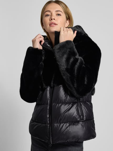 Blauer USA Steppjacke mit Kunstfellbesatz Modell 'FANEVIL' Black 3
