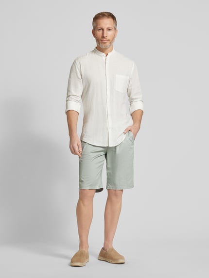 Christian Berg Men Szorty chinosy o kroju slim fit z paskiem Miętowy 1