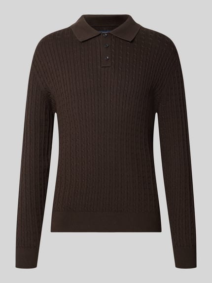 Produktfoto, Strickpullover mit Polokragen und kurzer Knopfleiste von MCNEAL, bawełna, krój regular fit, ścieg warkoczowy, kołnierzyk polo, listwa guzikowa, prążkowane wykończenia, długość tyłu w rozmiarze M: 71 cm, długość rękawów w rozmiarze M: 78 cm