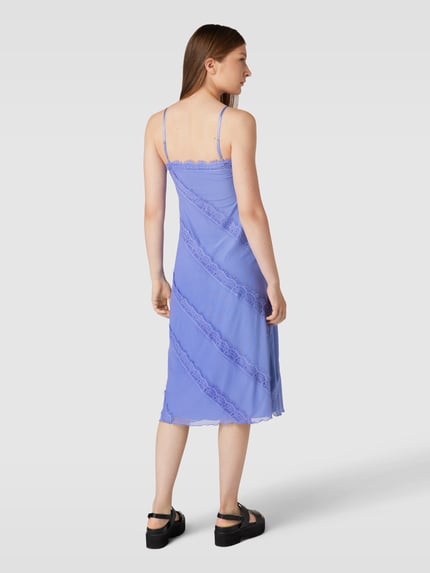 REVIEW Knielange jurk met kant Violet - 5