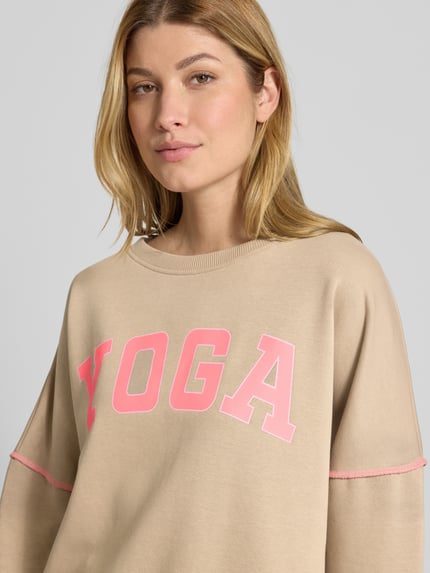miss goodlife Oversized Sweatshirt mit Statement-Print Sand 3
