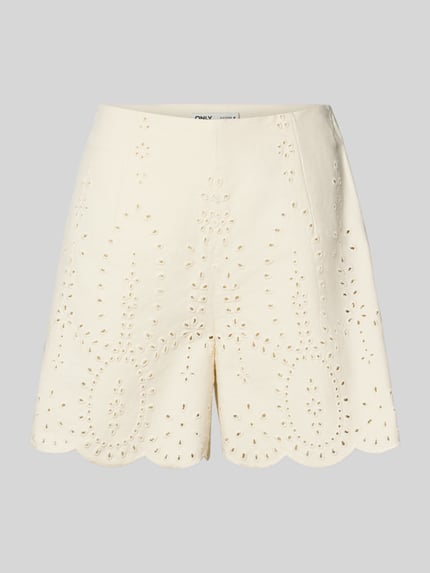 Produktfoto, Regular Fit Shorts aus reiner Baumwolle Modell 'ELSA' von Only in Optik: Unifarben mit Lochstickmuster, Muschelsaum, Reißverschluss, naturweiße Farbe, strukturierte Oberfläche