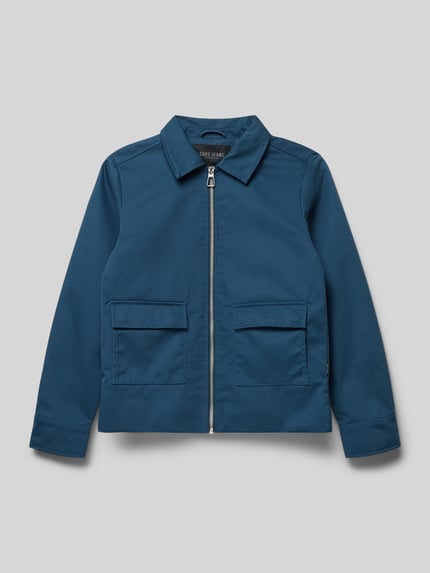Productfoto, Regular Fit Jacke met platte kraag model 'Stevo' van CARS JEANS, materiaalmix met katoen, opgestikte zakken, ritssluiting, ruglengte maat 140 48 cm, schouderbreedte 37 cm, mouwlengte 54 cm, kleur blauw, glad oppervlak