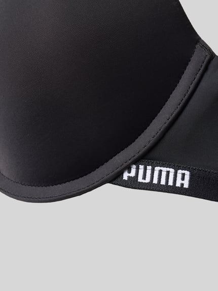 Produktfoto, Push-up-BH mit verstellbaren Trägern von PUMA aus Material-Mix mit Stretch-Anteil, körpernahe Passform, Hakenverschluss, schwarze glatte Oberfläche, weiße PUMA-Schrift auf elastischem Bund.