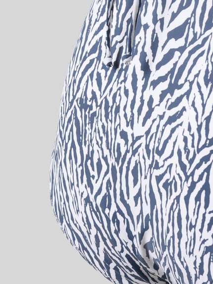 Vrouwenmodel draagt badpak met materiaalmix met stretch, nauwsluitend model, vetersluiting achter, model 'Nerissa' van Barts, detailopname