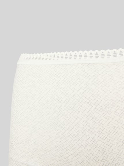Produktfoto, Hipster mit Stretch-Anteil Modell 'GO CRUSH' im 3er-Pack von Sloggi, weißer Baumwoll-Elasthan-Mix, Muschelsaum, feines Muster, elastischer Bund, Label-Print