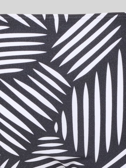 Produktfoto, Bikinihose mit Umschlag und Label-Detail Modell 'Liv' von LASCANA im Allover-Look, Material-Mix mit Stretch-Anteil, körpernahe Passform, Schwarz-Weiß-Kontrast mit grafischen Linien, glatte Textur.