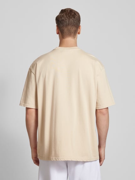 PEGADOR T-shirt o kroju oversized z nadrukiem z logo model ‘GILFORD’ Piaskowy 5