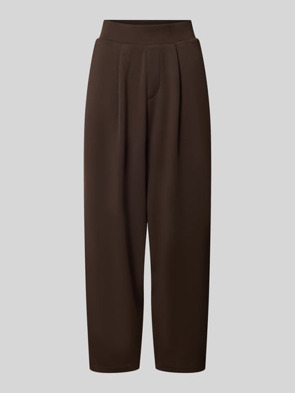 Produktfoto, Barrel Fit Sweatpants mit elastischem Bund von Christian Berg Woman, dunkelbraun, sichtbare Bundfalten, glatte Struktur, Material-Mix mit Modal-Anteil