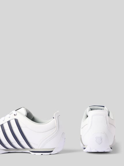 Produktfoto, Sneakersy ze skóry z detalami z logo model 'Arvee 1.5' od K-SWISS, powlekana skóra, zaokrąglony kształt, wyprofilowana podeszwa, wiązanie, wysokość obcasa w rozmiarze 44: 1 cm, wysokość cholewki w rozmiarze 44: 9 cm, szerokość w rozmiarze 44: 9 cm