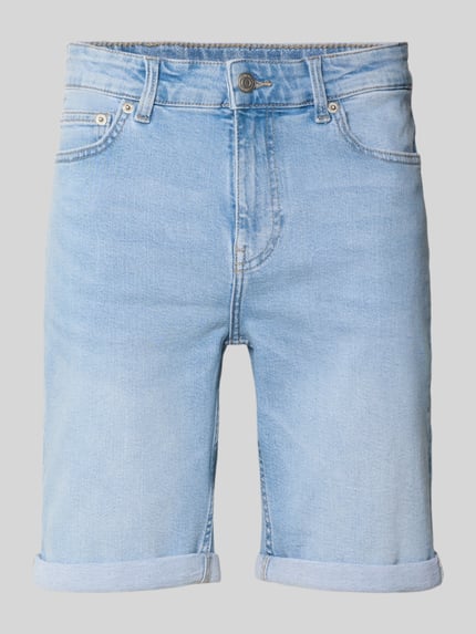 Produktfoto, Regular Fit Jeansshorts aus Baumwoll-Mix Modell 'PLY' von PLY, Denim-Optik in Hellblau, Label-Patch, 5-Pocket-Design, Beinabschluss mit Umschlag