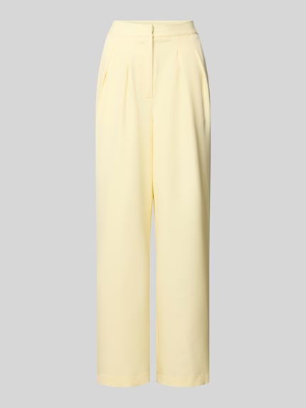 Relaxed Fit Hose mit gelegten Falten Shop The Look MANNEQUINE