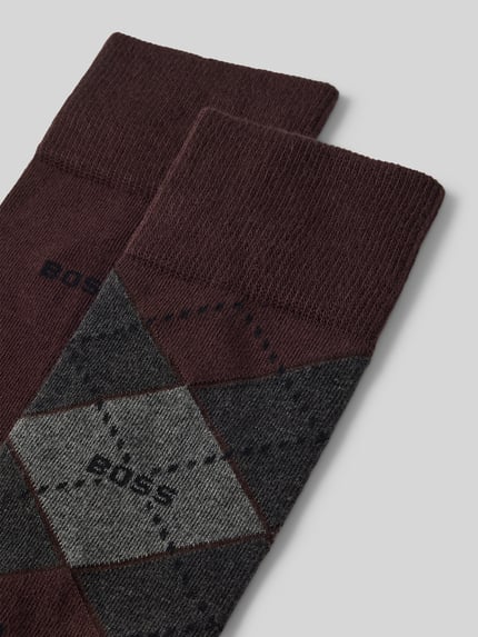 Produktfoto, Socken aus Baumwoll-Mix im 2er-Pack Modell 'ARGYLE' von BOSS, graue und bordeauxfarbene Rauten, glatte Textur, Herren Socken von BOSS