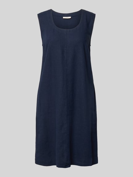Produktfoto, dunkelblaues, knielanges Kleid aus Leinen-Viskose-Mix Modell 'LAVA' von FREE/QUENT, gerader Schnitt, strukturierte Textur