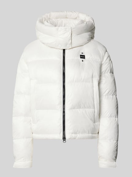 Produktfoto, Regular Fit Jacke mit Sorona-Füllung Modell 'GLORIA' von Blauer USA in Weiß, Stepp-Optik, Kapuze, Zweiwege-Reißverschluss, sichtbares Logo.