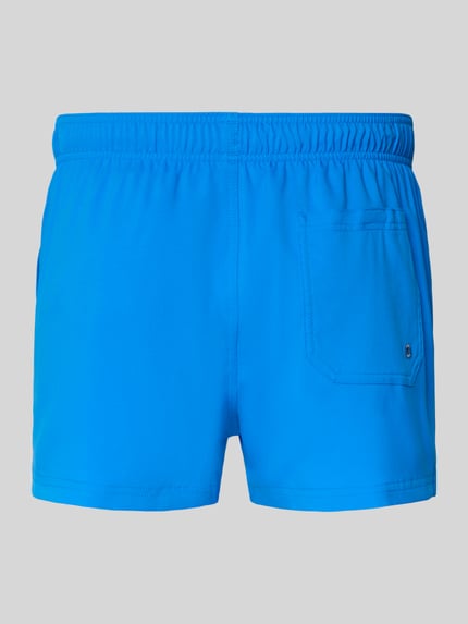 Produktfoto, Badehose mit Seitentaschen und Klettverschlusstasche hinten von PUMA in Blau, elastischer Bund, Regular Fit, glatte Textur.