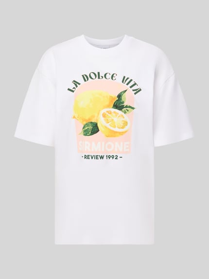 Produktfoto, T-Shirt mit rückseitigem Motiv-Print von REVIEW, biała bawełna, krój oversize, okrągły dekolt, nadruk z cytrynami, długość tyłu 68 cm w rozmiarze S