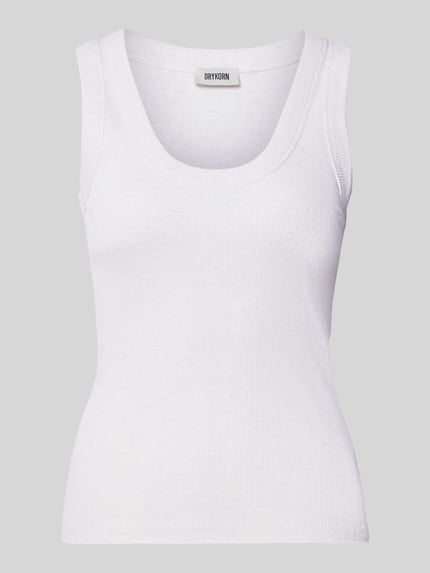 Produktfoto, białe top Tanktop aus reiner Baumwolle od DRYKORN, Efekt prążkowania, dekolt w łódkę, krój przylegający, Długość tyłu w rozmiarze S: 55 cm