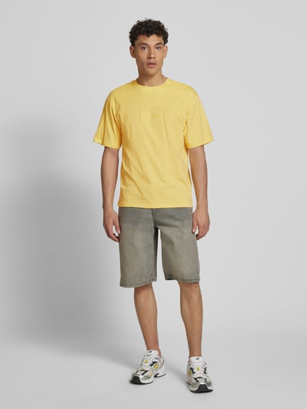 REVIEW T-Shirt mit Label-Stitching Pastellgelb 1