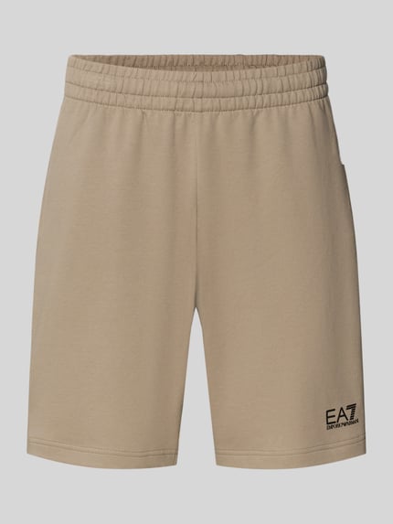 Produktfoto, Szorty z elastycznym pasem i logo od EA7 Emporio Armani z bawełny, krój regular fit, beżowy kolor, szerokość w pasie 41 cm, długość wewnętrzna nogawki 24 cm