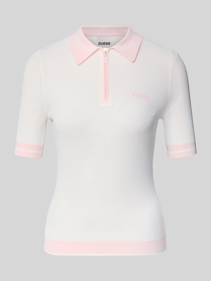 Produktfoto, Slim Fit Poloshirt aus Viskose-Mix Modell 'GABRY' von Guess Activewear in Weiß mit rosa Details, strukturierte Oberfläche