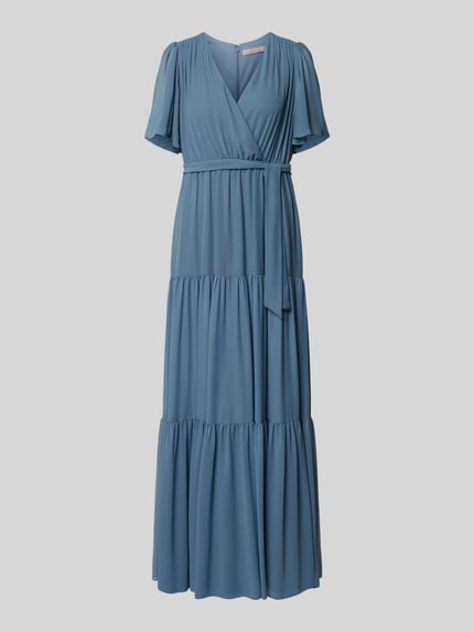 Produktfoto, Abendkleid mit V-Ausschnitt und Bindegürtel von Christian Berg Cocktail aus blauem Chiffon, A-Linie, Maxikleid, Stufen-Look