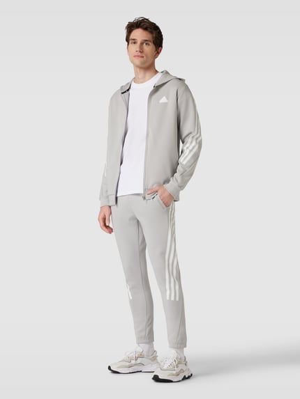 adidas Sportswear Sweatpants mit Kontraststreifen Hellgrau 1