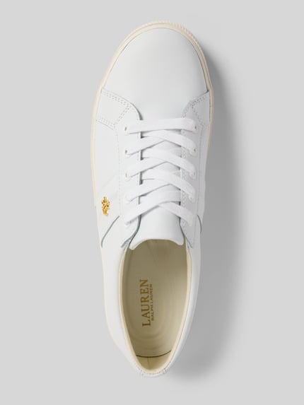 Produktfoto, Sneaker aus Leder mit Label-Applikation Modell 'JANSON II' von Lauren Ralph Lauren in Weiß mit abgerundeter Spitze und Schnürung, Echtleder, Absatzhöhe 2 cm, Schafthöhe 6 cm, Schaftweite 6 cm