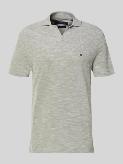Produktfoto, Regular Fit Poloshirt aus reiner Baumwolle von Tommy Hilfiger in Melange-Optik mit Logo-Stitching, V-Ausschnitt, Kurzarm.