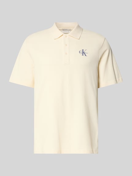 Produktfoto, Easy Fit Poloshirt mit Polokragen von Calvin Klein Jeans, Reine Baumwolle, Label-Stitching, helle Farbe, glatte Struktur