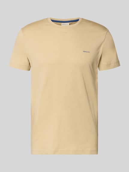 Produktfoto, T-shirt met labeldetail van Gant in beige, recht model, puur katoen, ronde hals, ruglengte bij maat M 70 cm