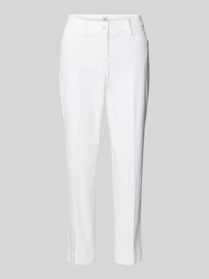 Produktfoto, Straight Fit Stoffhose mit Lyocell-Anteil Modell 'Mara' von BRAX in Weiß mit Bügelfalten, verkürzter Passform, Eingriff- und Gesäßtaschen, elastischer Baumwoll-Lyocell-Mix, Knopf- und Reißverschluss, neutrale glatte Textur, Kontext Damen Stoffhose Größe 36