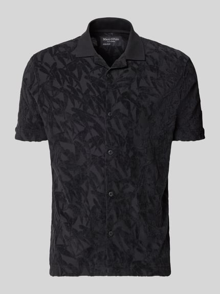 Produktfoto, Regular Fit Freizeithemd aus reiner Baumwolle von Marc O'Polo in Schwarz, Jacquardstruktur, Allover-Muster, Resortkragen, kurzarm.