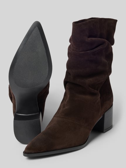 Produktfoto, Stiefel aus echtem Leder von Copenhagen in donkerbruin met gladde zool, smalle pasvorm, plooien, hakhoogte 6 cm, schachthoogte 22 cm, schachtbreedte 17 cm