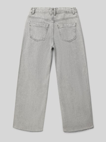 Produktfoto, Jeans mit 5-Pocket-Design von Mango in hellgrauer Baumwolle, Gerader-Schnitt, sichtbare Nähte, Kindergrößen, strukturierte Oberfläche